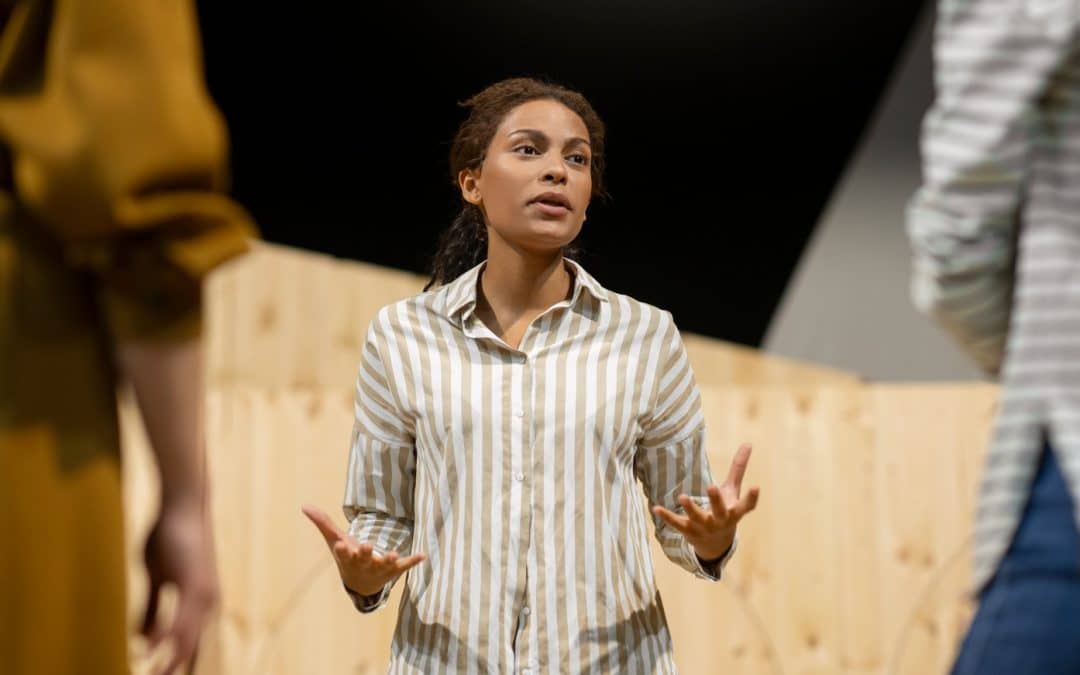 Communication non-verbale et présence scénique : captivez sans dire un mot