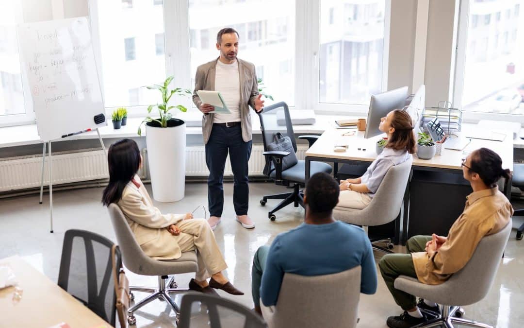 Les avantages de la formation en management chez Maneges Conseil : allier collectif et individuel pour un apprentissage optimal